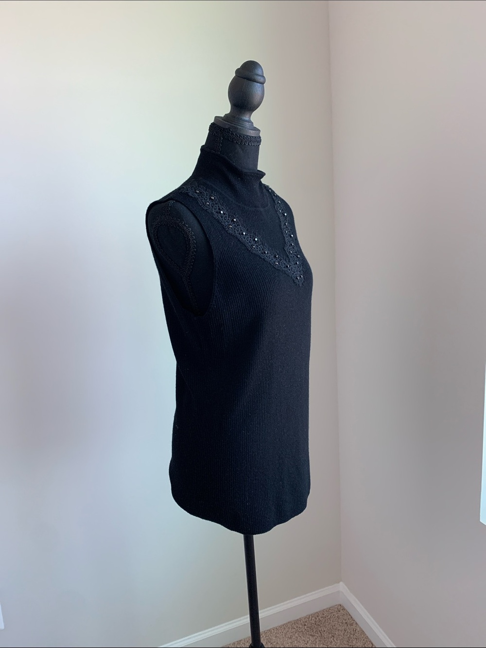Sleeveless Black Knit Turtleneck 100 merino wool sweater size L